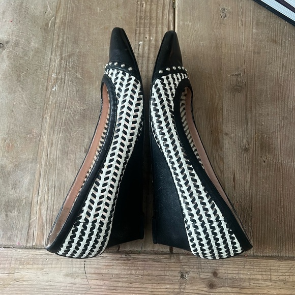 Stuart Weitzman Black and Cream Woven Wedges shoes - Picture 11 of 14